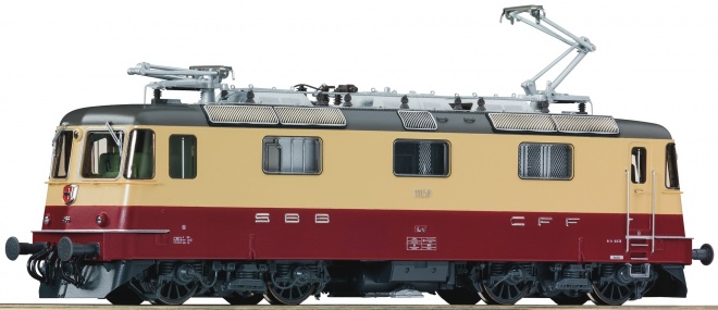 Electric locomotive Re 4/4 II in TEE livery Digital with Sound<br /><a href='images/pictures/Roco/72401.jpg' target='_blank'>Full size image</a>